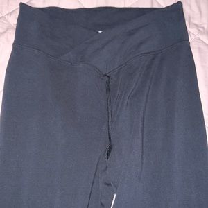 V waist bell bottom leggings